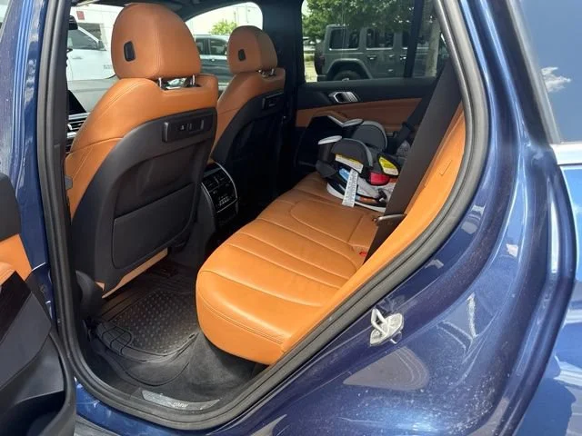 Used 2019 Blue BMW xDrive40i image 6