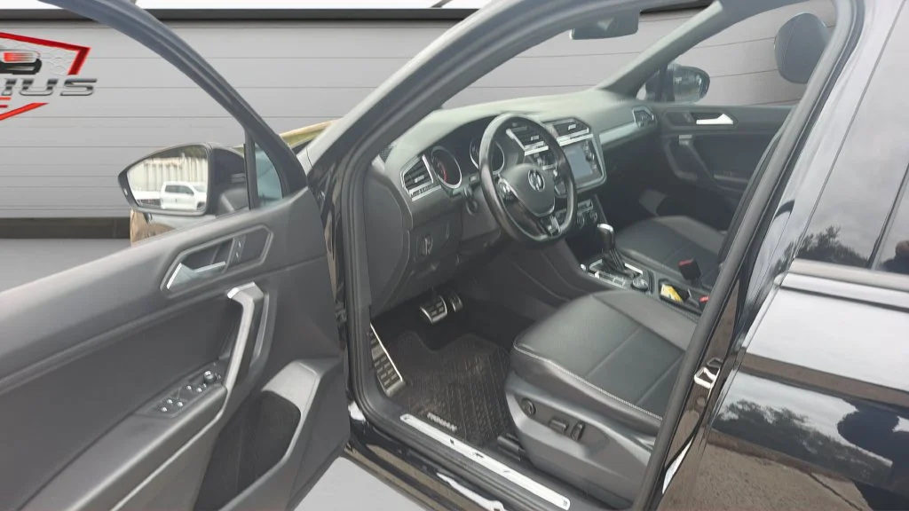 Used 2021 Black Volkswagen 2.0T SE image 12