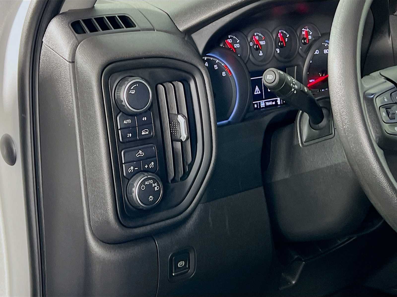 Used 2022 Silver Ice Metallic Chevrolet Custom image 10