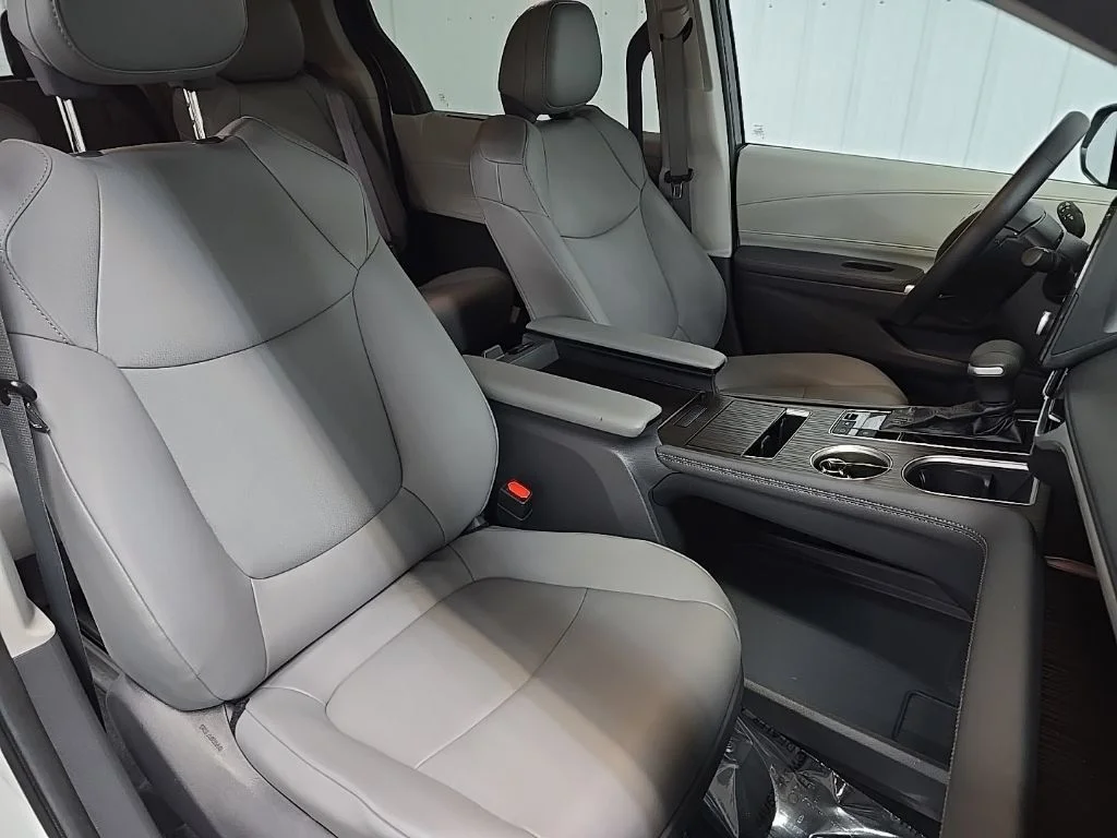 Used 2021 White Toyota XLE image 15