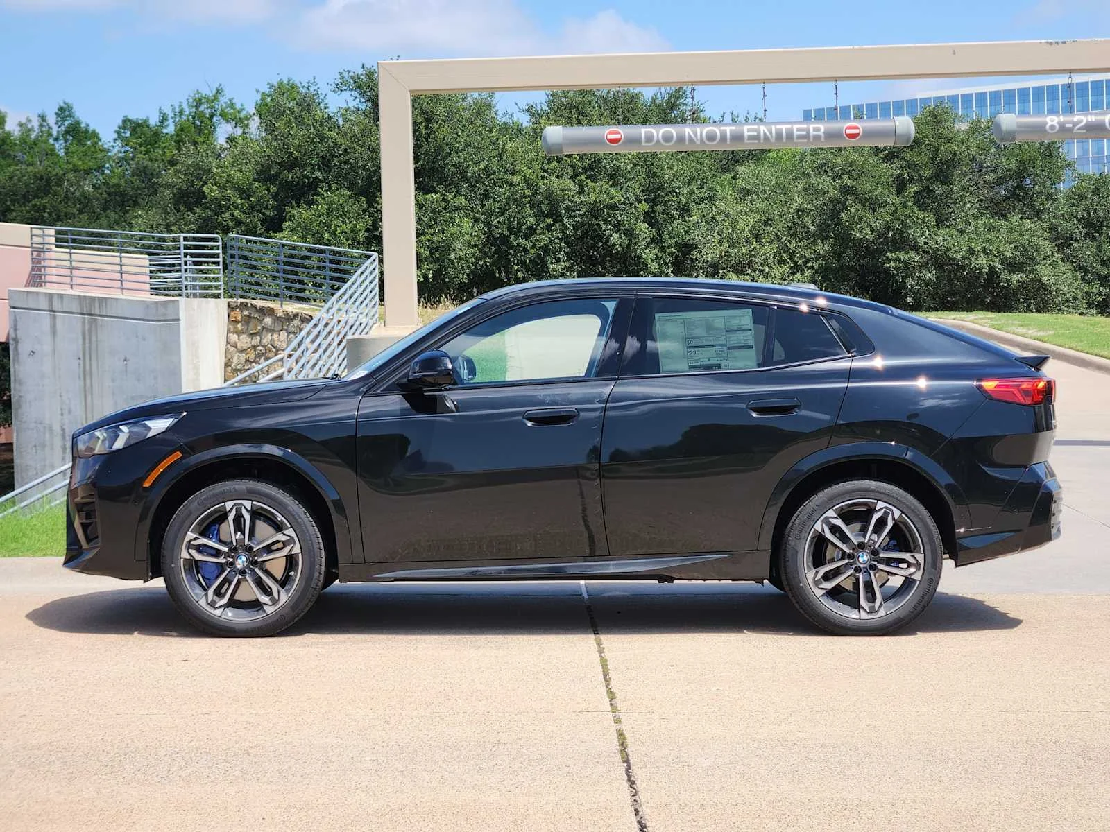 New 2026 Black Sapphire Metallic BMW xDrive28i image 2
