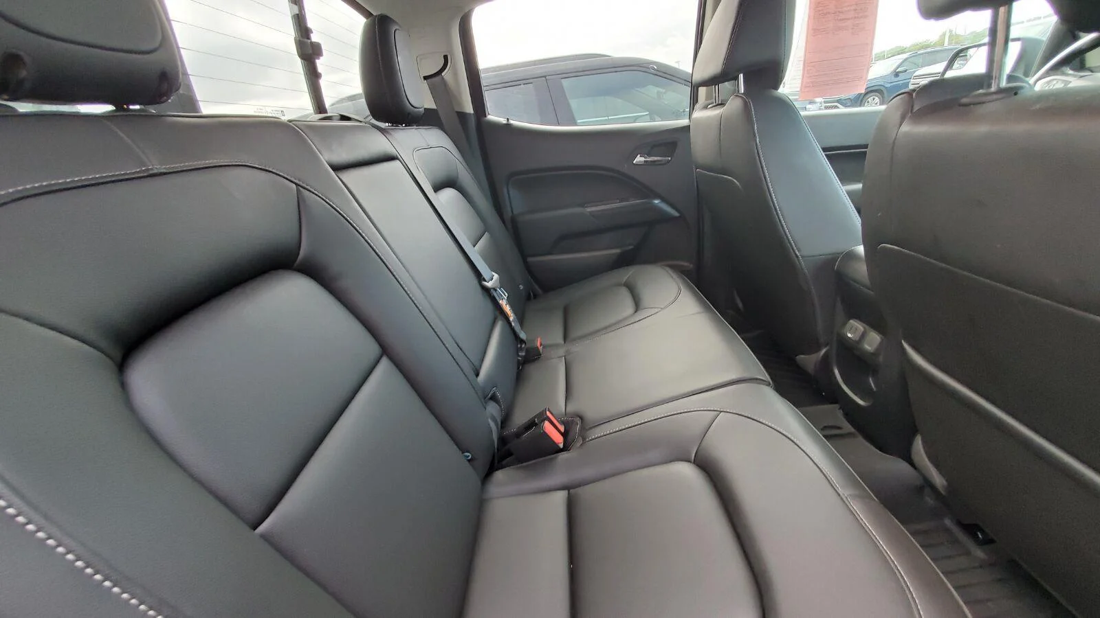 Used 2019 BLACK Chevrolet 4WD LT image 6