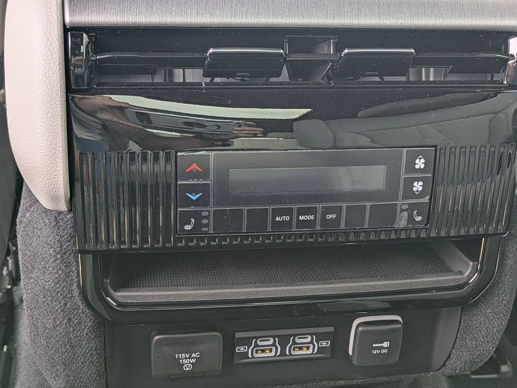 New 2026 Silver-Zynith Exterior Paint Jeep Limited Reserve image 21