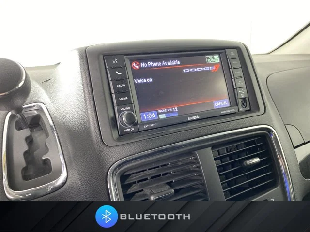 Used 2018 Blue Dodge SE image 4