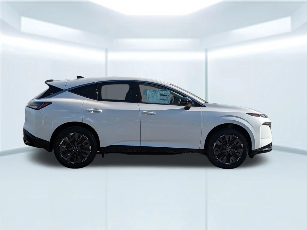 New 2026 White Nissan Platinum image 8