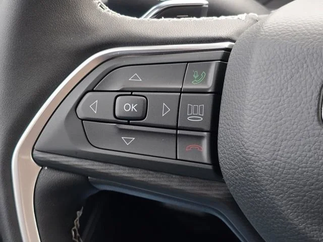 New 2026 Diamond Black Crystal Pearlcoat Jeep Laredo X image 19