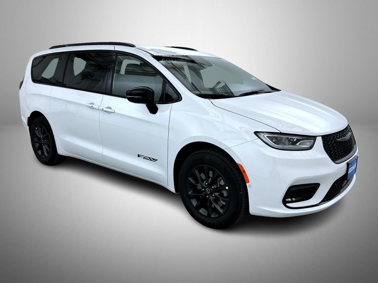 New 2026 Bright White Clear-Coat Exterior Paint Chrysler Select image 3