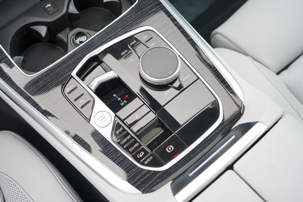 New 2026 Black Sapphire Metallic BMW xDrive40i image 17