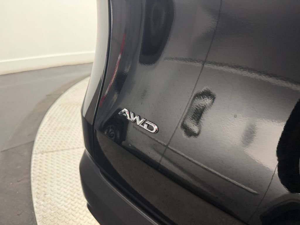 Used 2025  Toyota XLE image 29