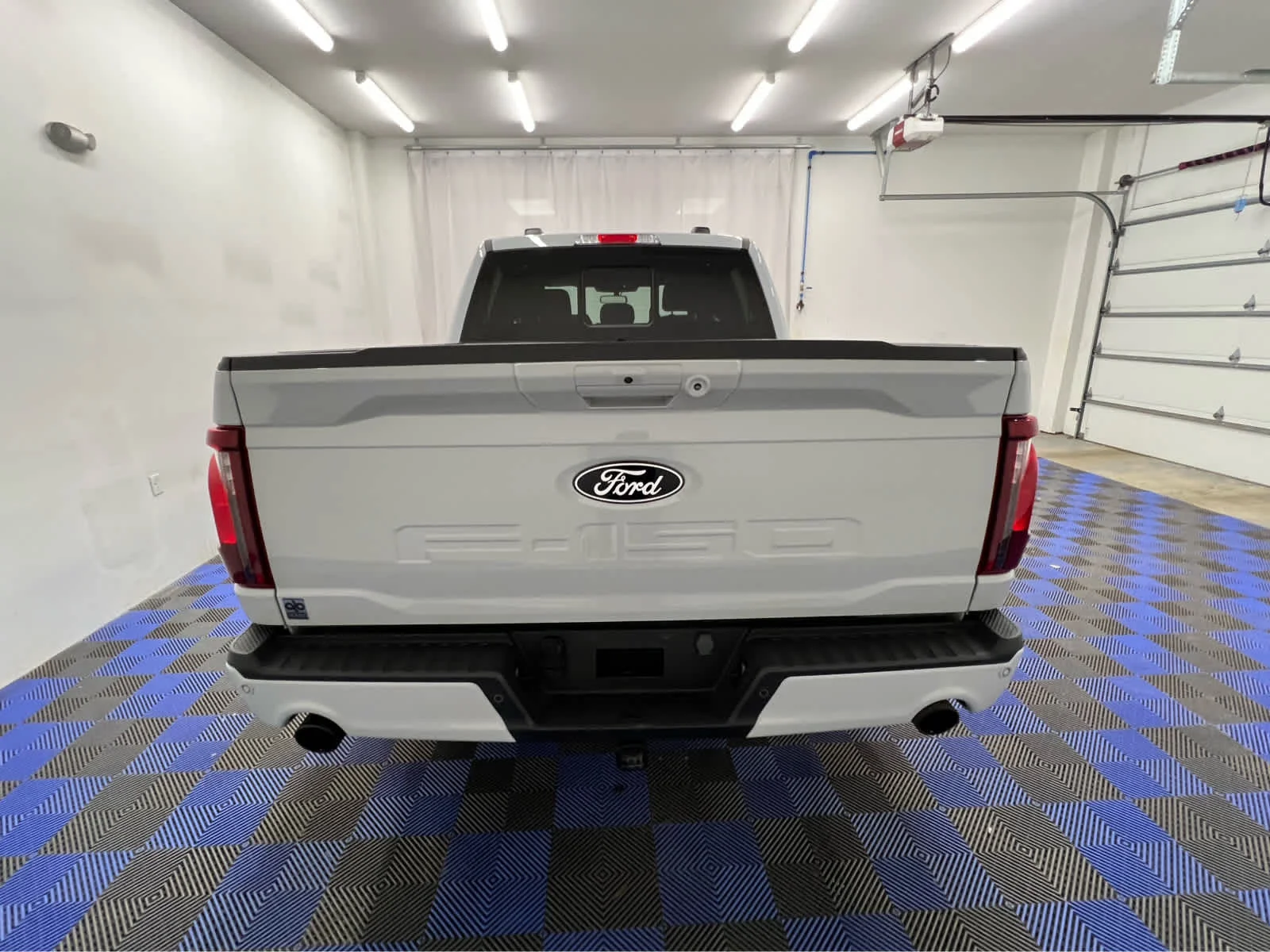 Used 2024 Avalanche Gray Ford XLT image 12