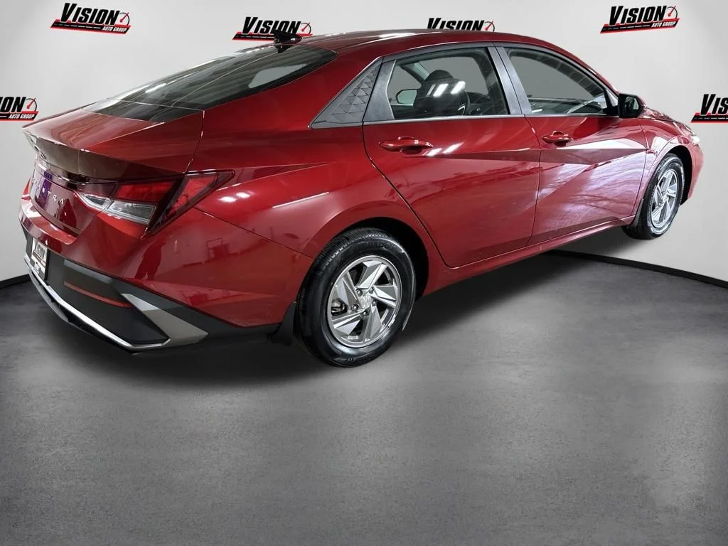 Used 2025 Red Hyundai SE image 5
