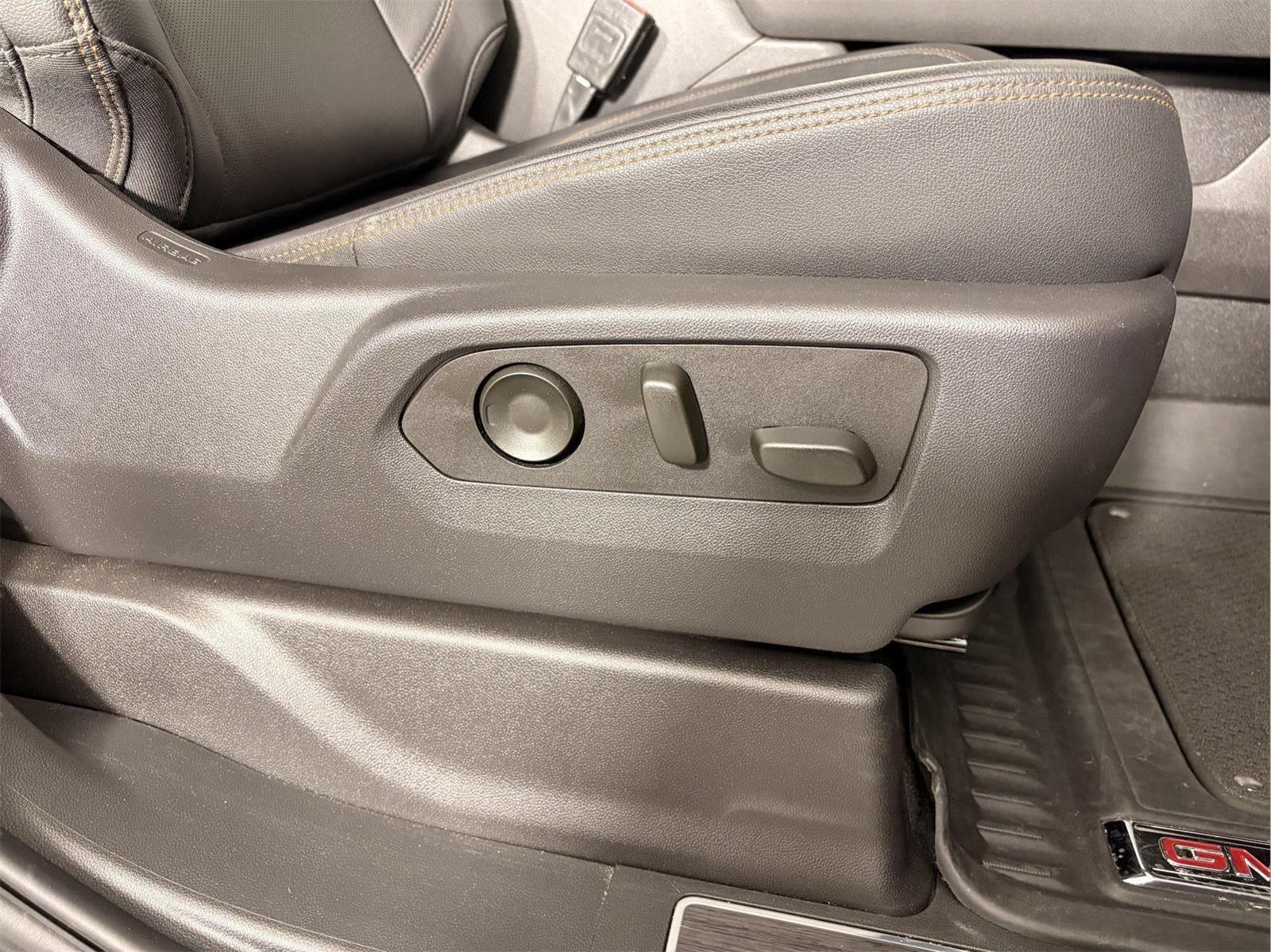 Used 2024 Onyx Black GMC AT4 image 25