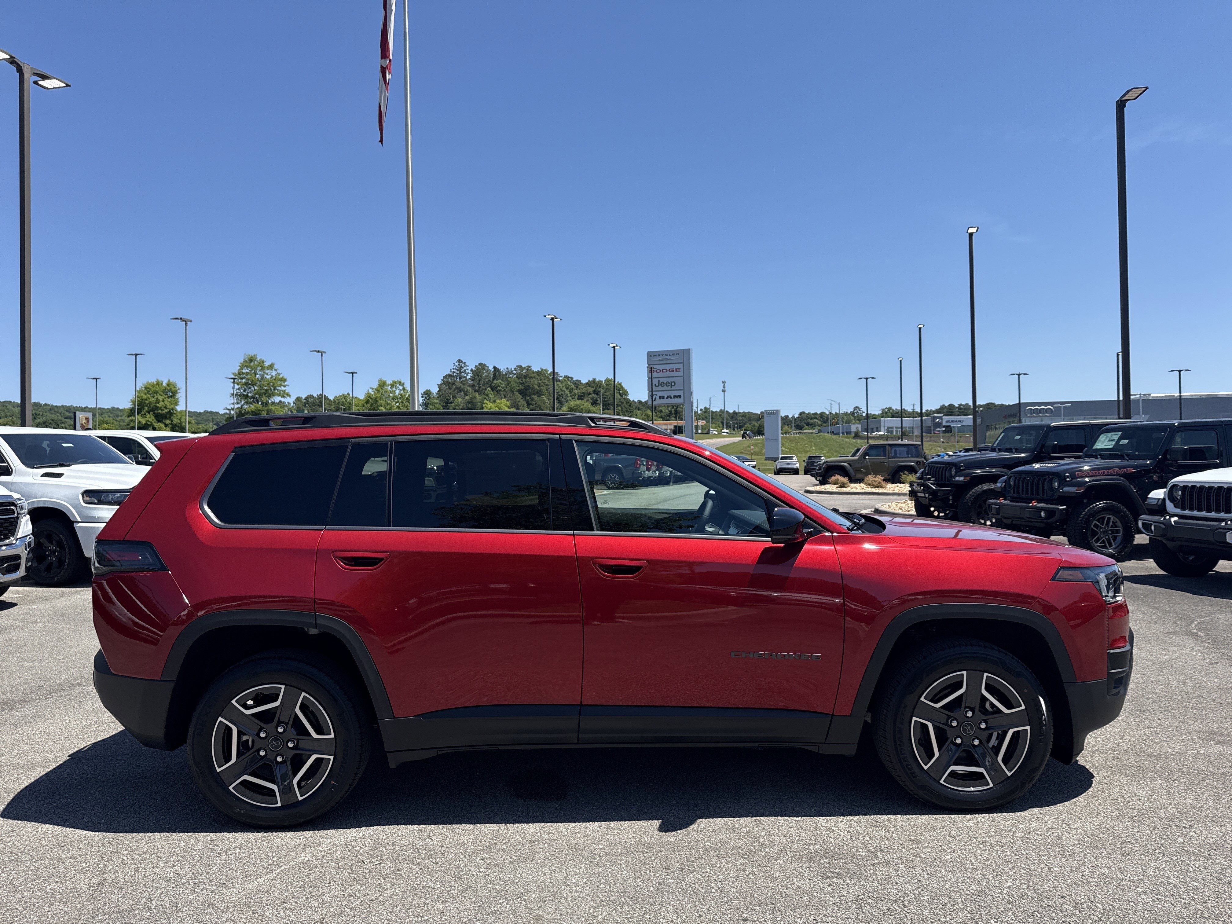 New 2026 Red Hot Pearl-Coat Exterior Paint Jeep Limited image 9