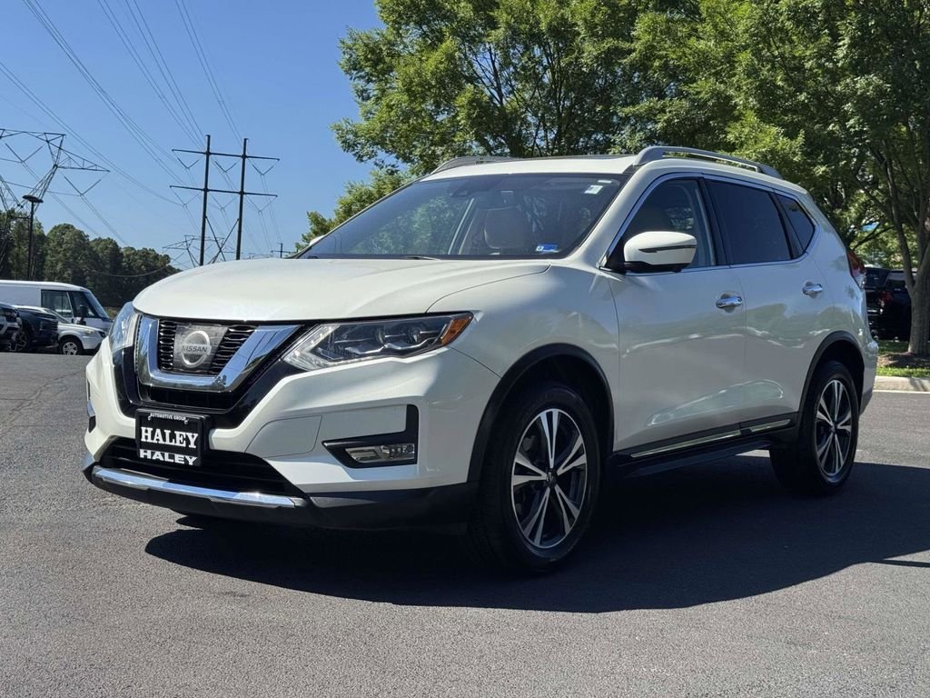 Used 2017 White Nissan SL image 25