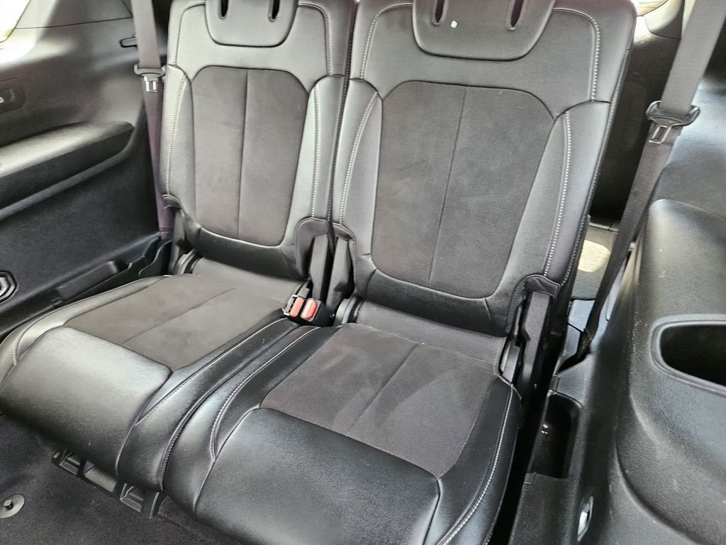 Used 2023 White Jeep Altitude image 30