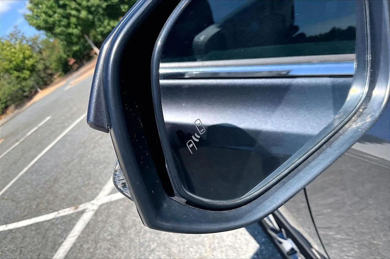 Used 2018 Gray Toyota XLE image 27