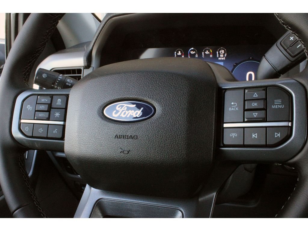 New 2026 Oxford White Ford XLT image 7