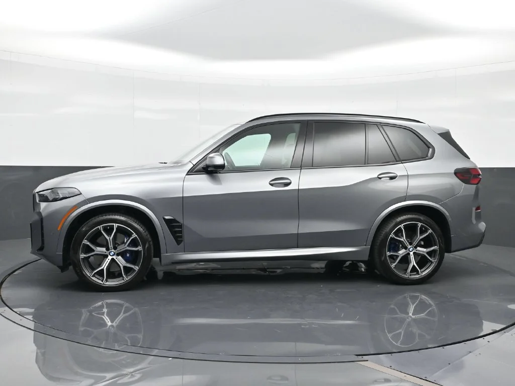 Used 2026 Skyscraper Grey Metallic BMW sDrive40i image 5
