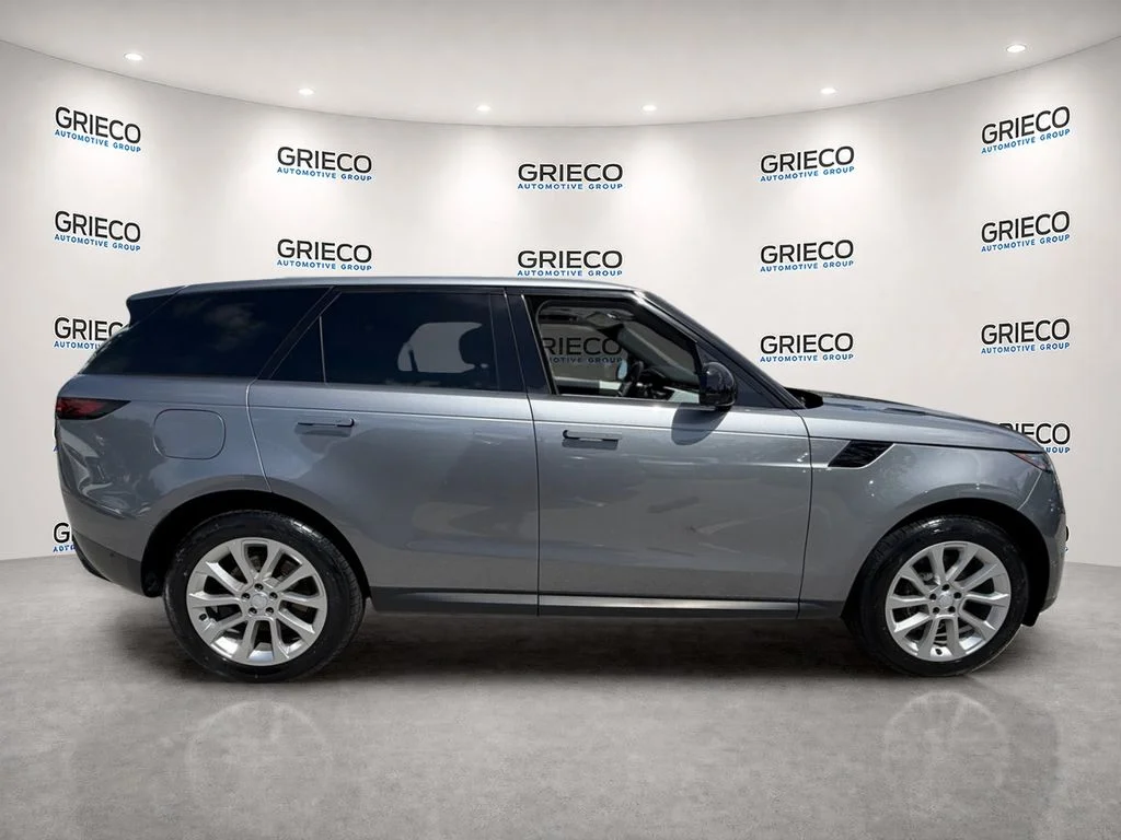 Used 2024  Land Rover SE image 8