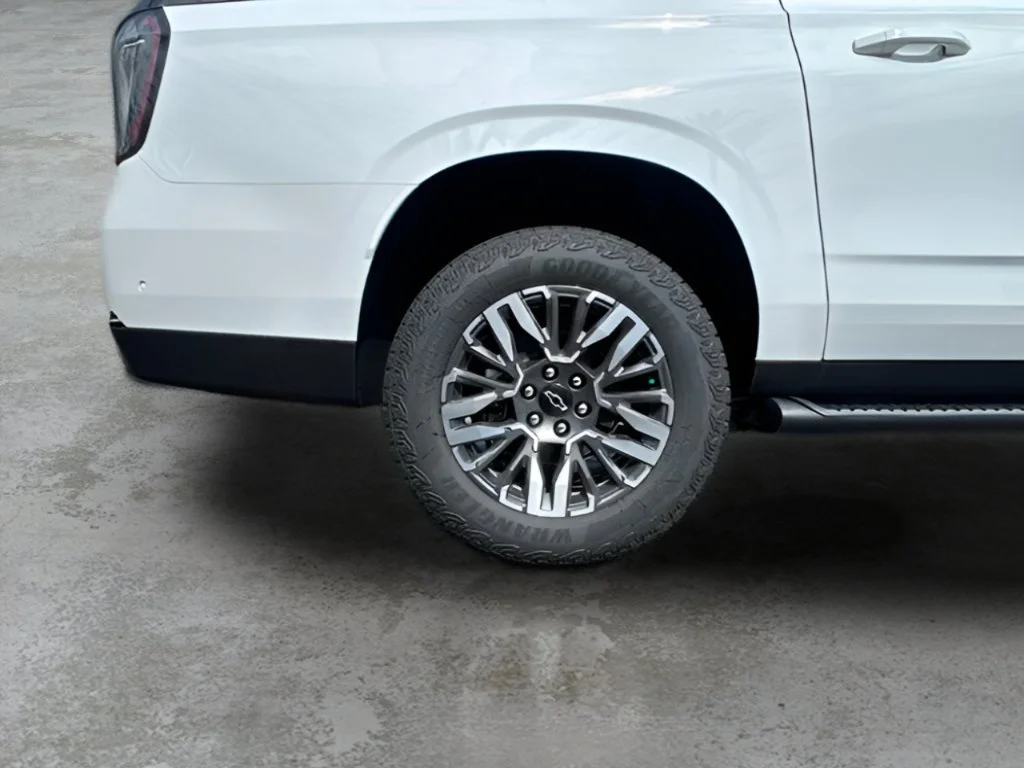New 2026 Summit White Chevrolet Z71 image 28