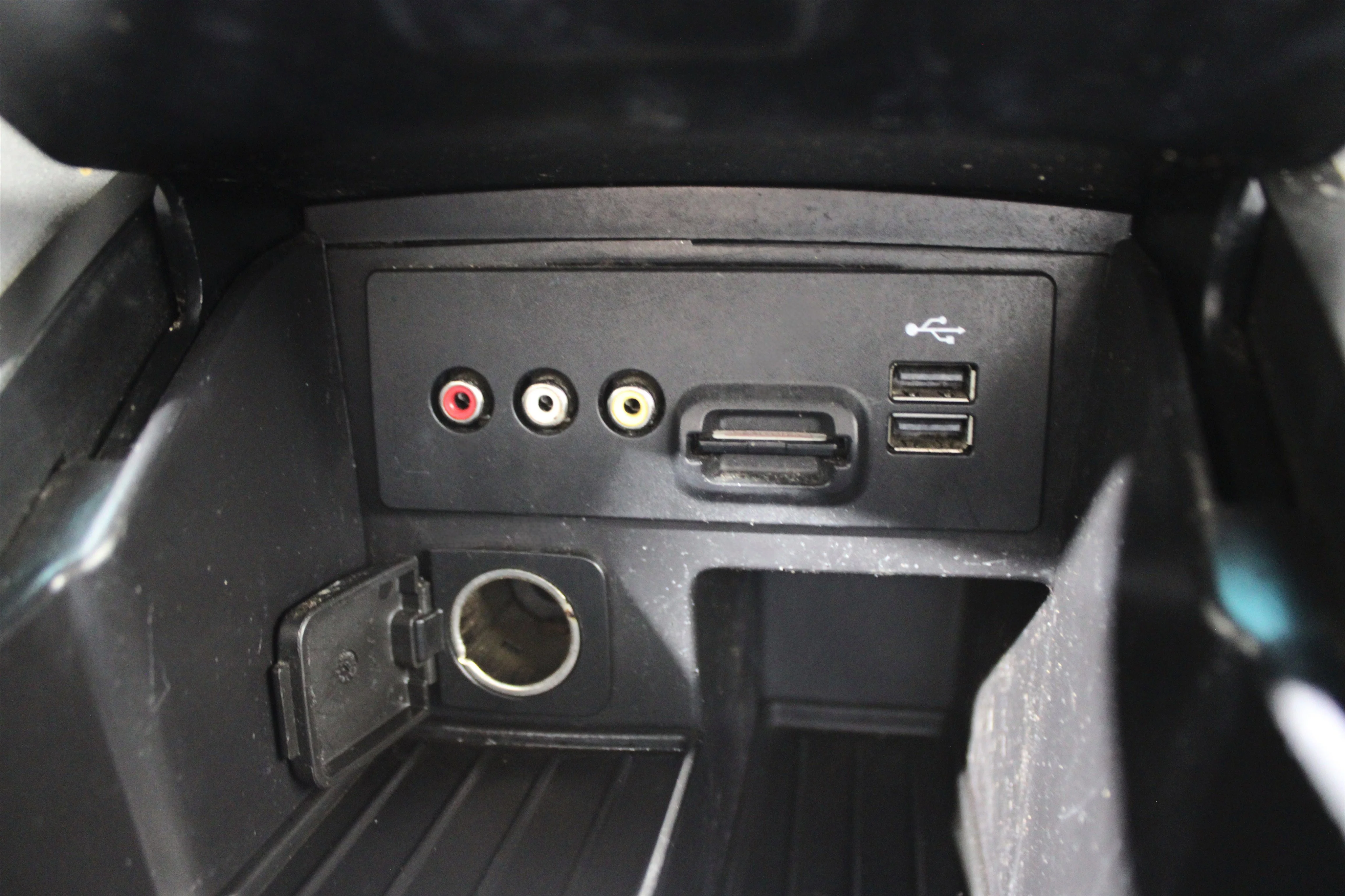 2013 Ford Explorer XLT - Photo 19