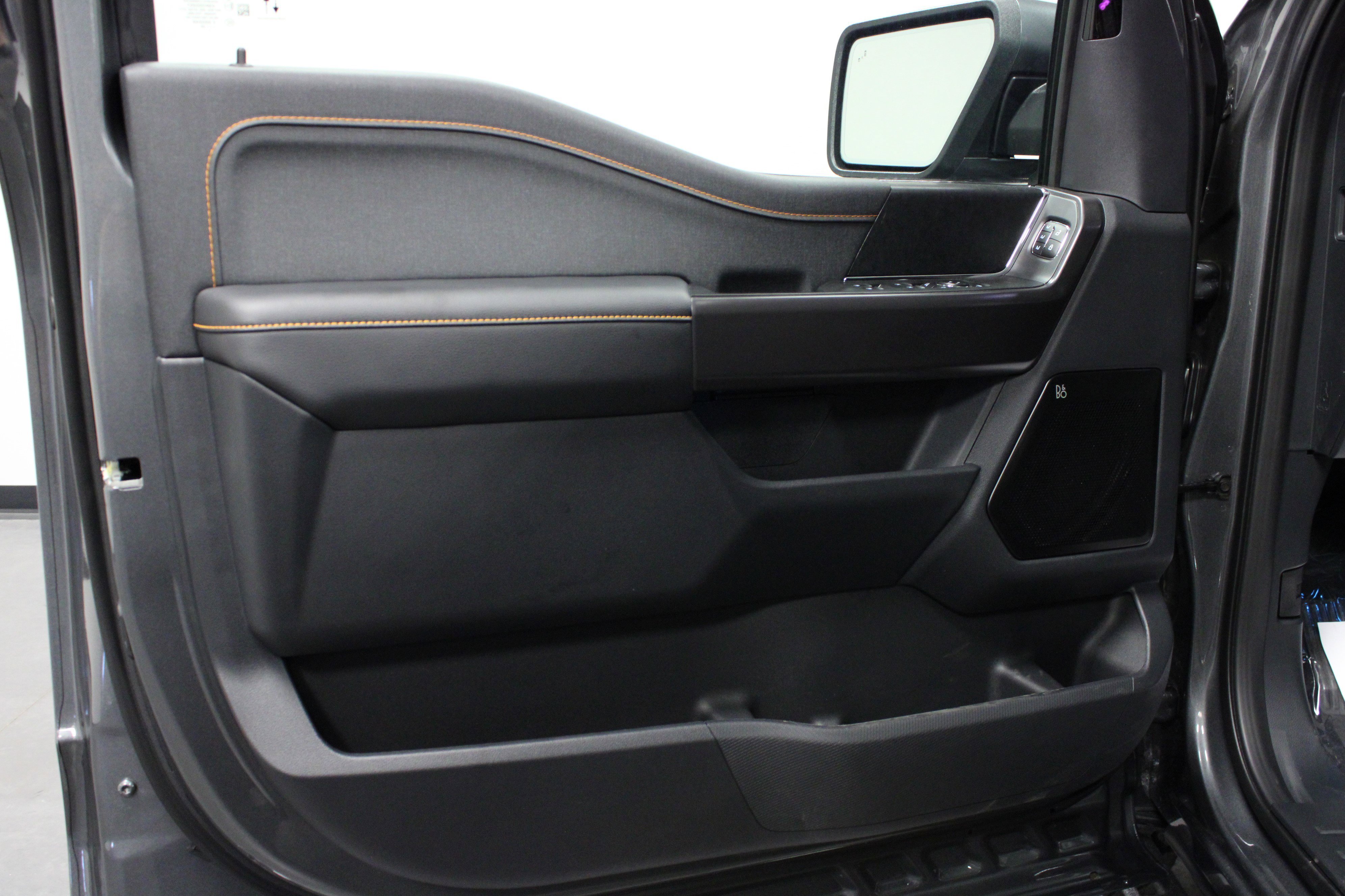 New 2026 Carbonized Gray Metallic Ford Tremor image 11