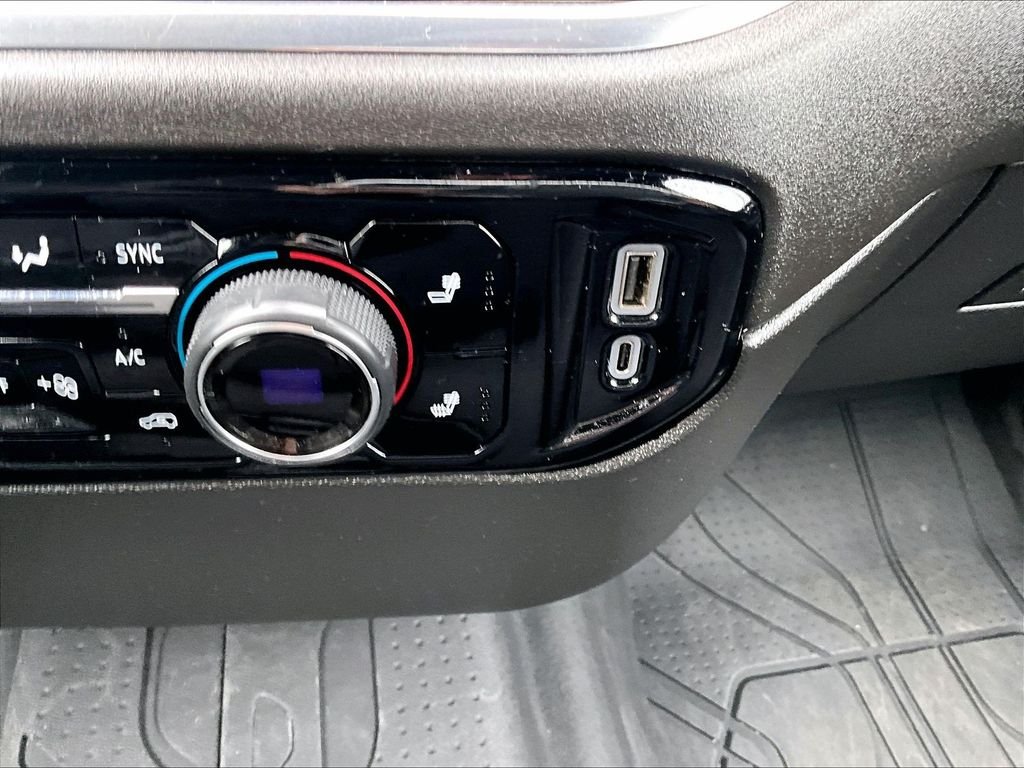 Used 2023 Summit White Chevrolet LT image 27