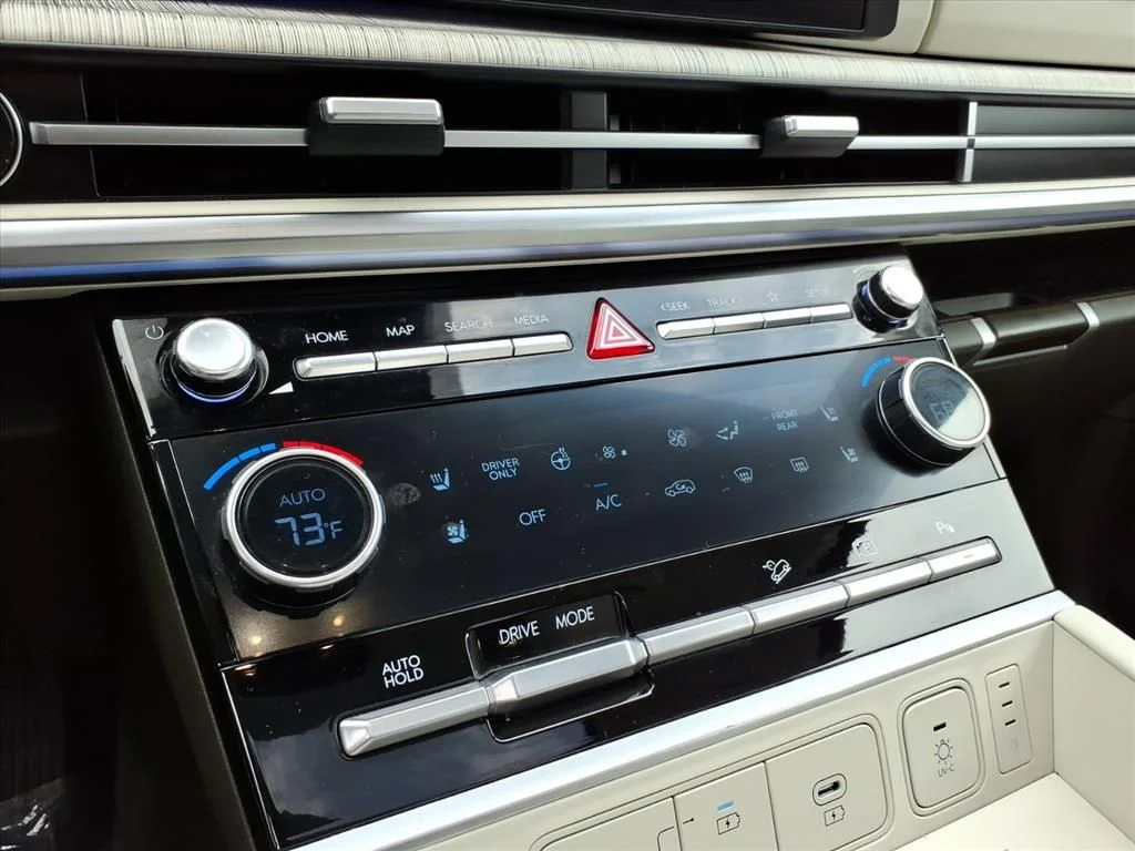 Used 2024 Black Hyundai Calligraphy image 18