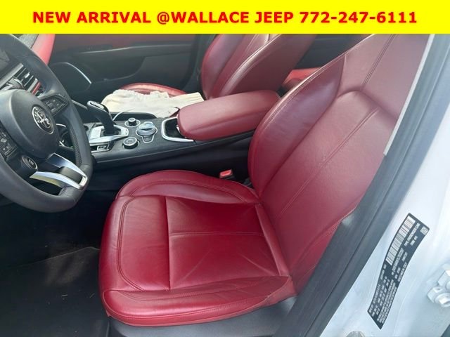 Used 2020  Alfa Romeo Base image 2