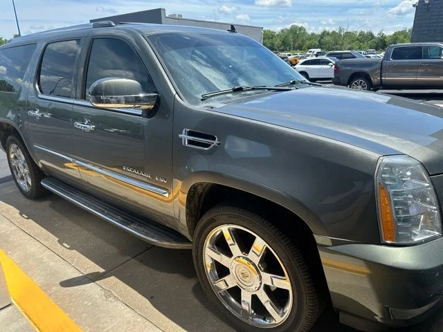 2011 Cadillac Escalade ESV AWD Luxury's photo