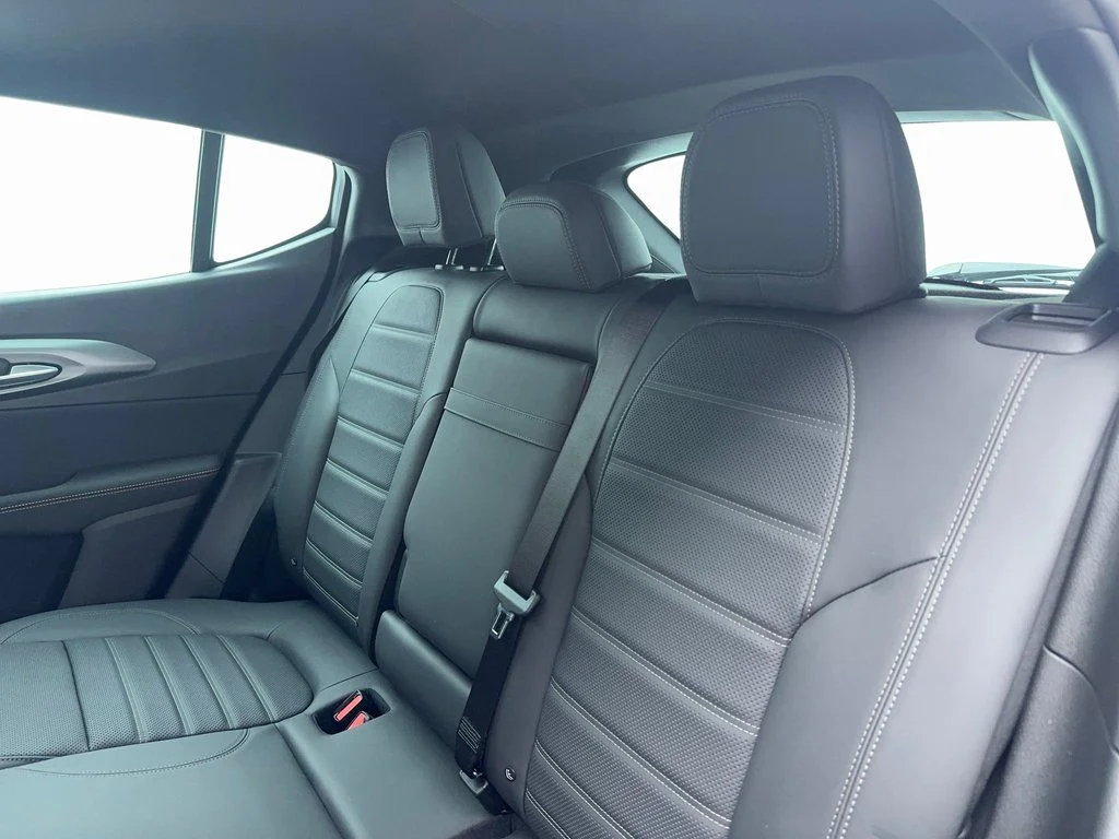 New 2025 Blue Alfa Romeo Base image 37