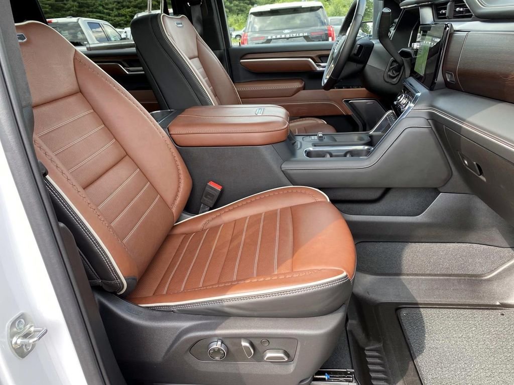 Used 2025 White GMC Denali Ultimate image 30