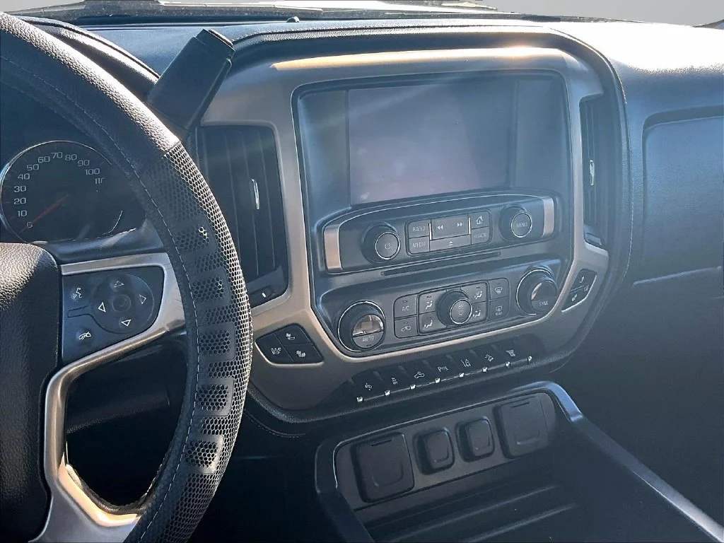 Used 2015 White GMC Denali image 6