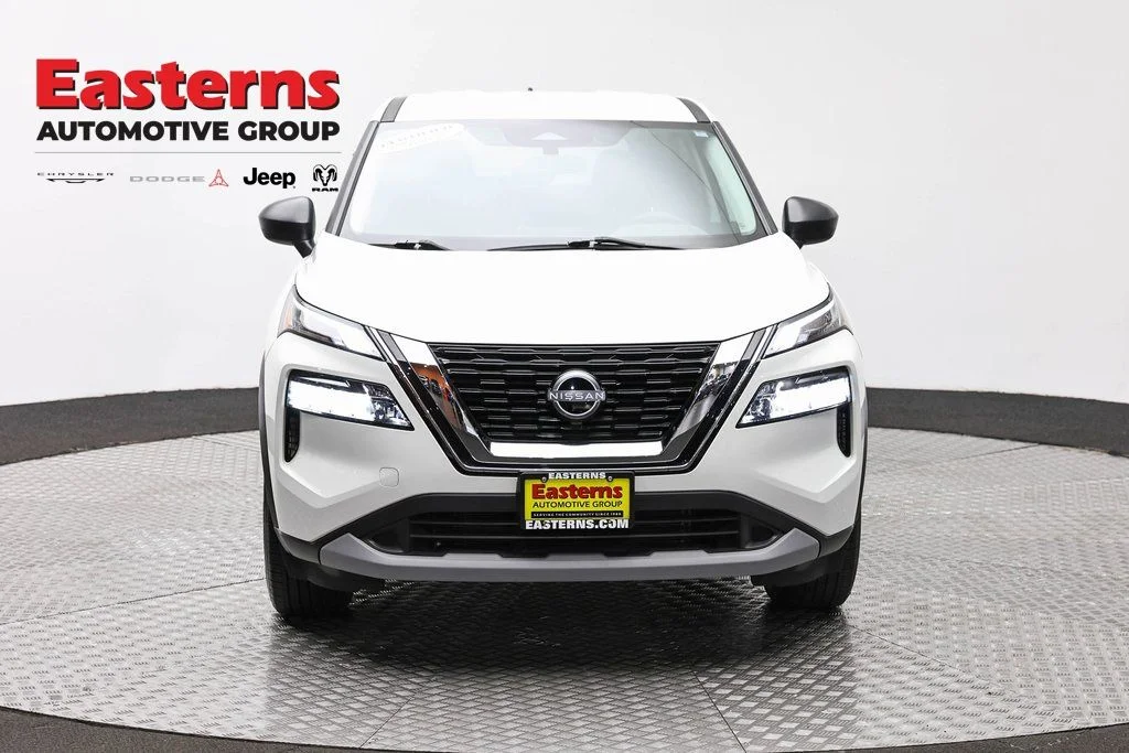 Used 2023 White Nissan S image 2