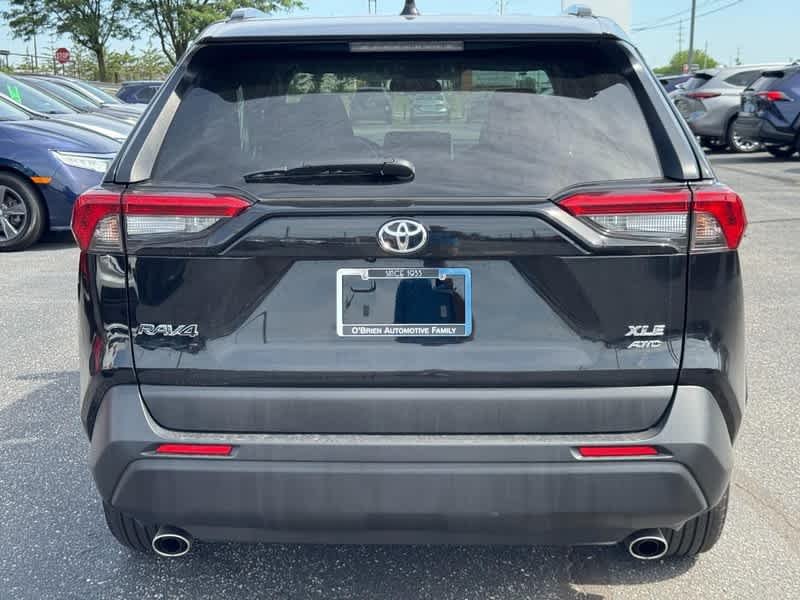 Used 2025 Midnight Black Metallic Toyota XLE image 5