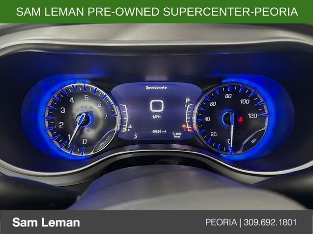 Used 2025 White Chrysler Limited image 12