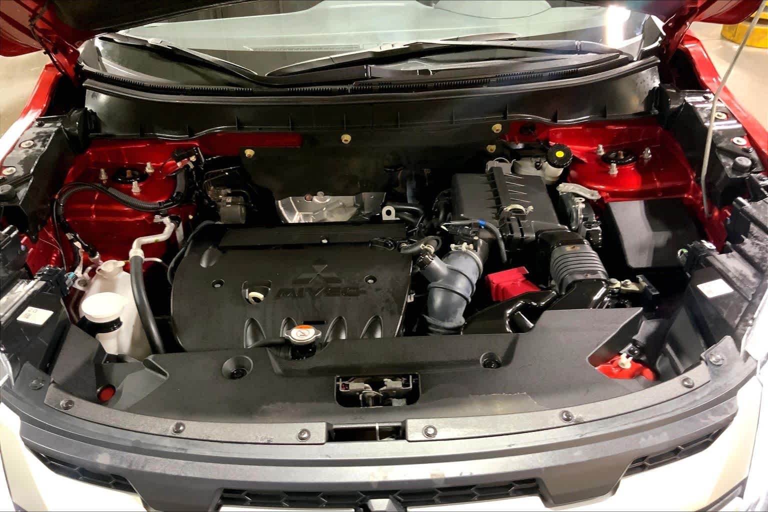 Used 2022 Red Diamond Mitsubishi ES image 32
