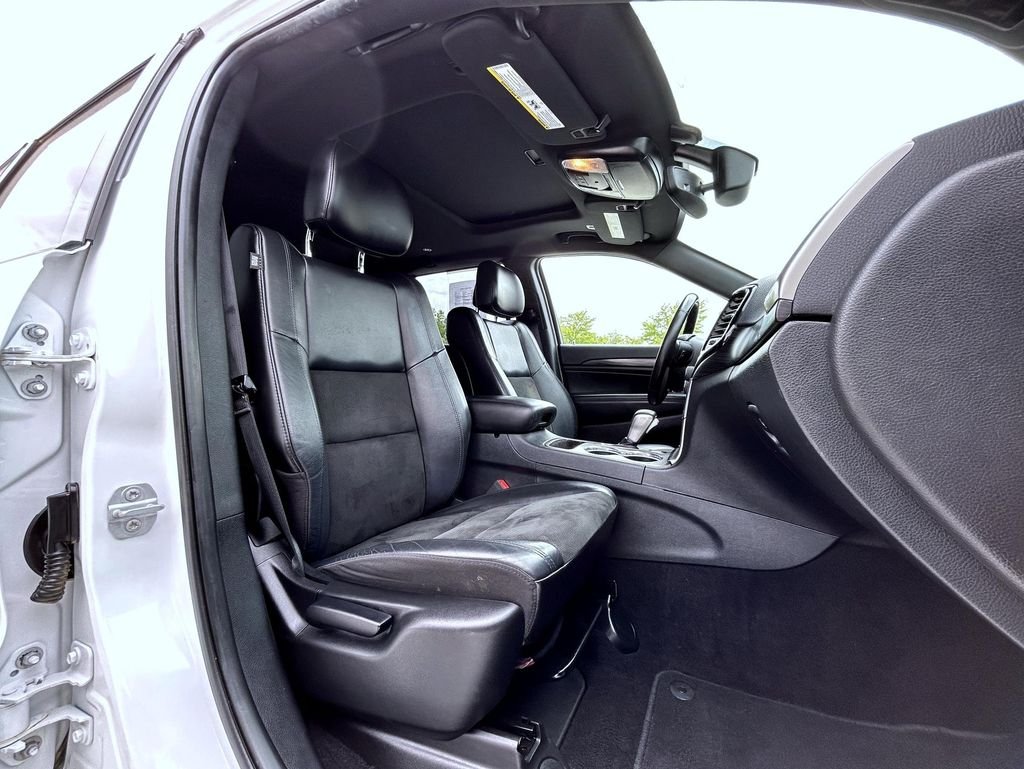 Used 2019 White Jeep Altitude image 16