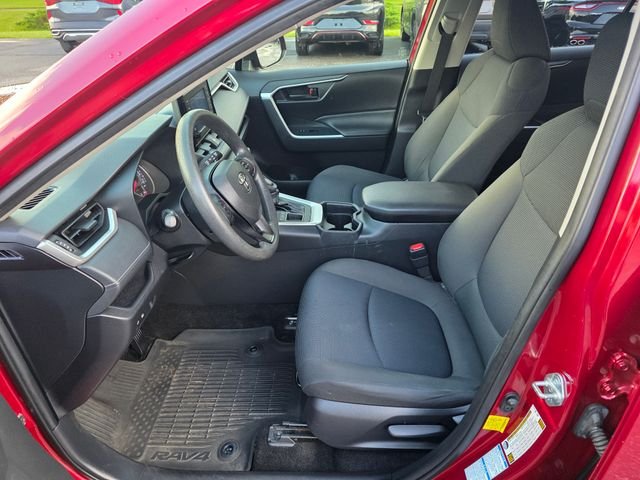 Used 2021 Pearl Toyota LE image 15