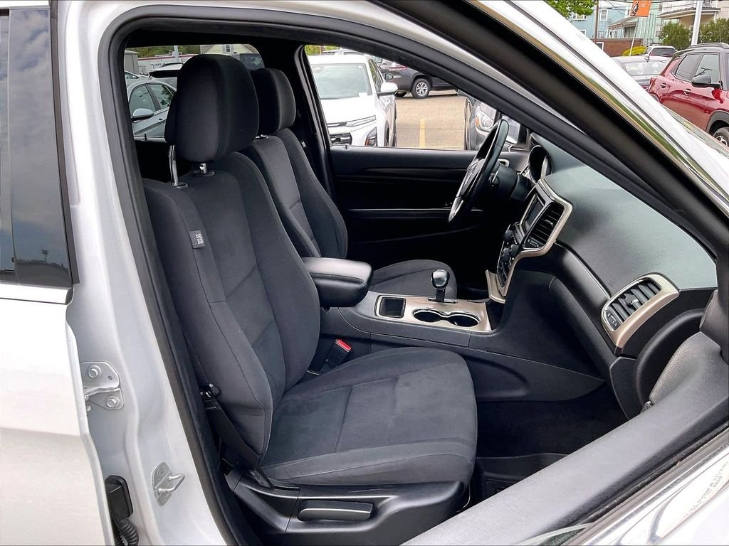 Used 2014 White/off-white Jeep Laredo image 11