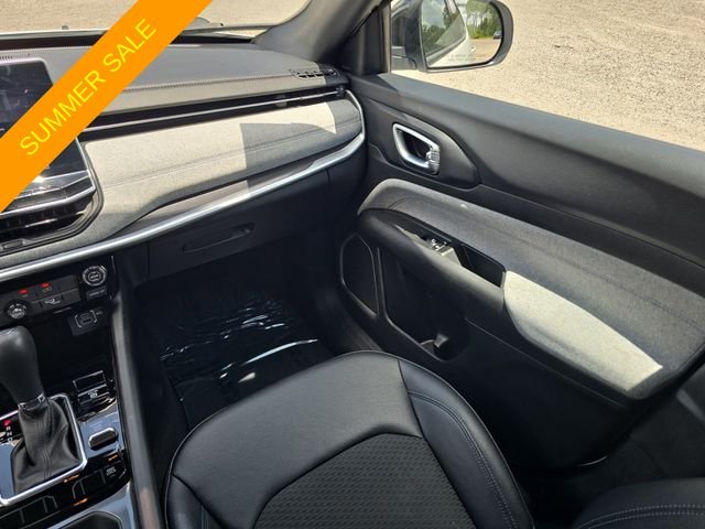 Certified Used 2024 White Jeep Latitude image 12