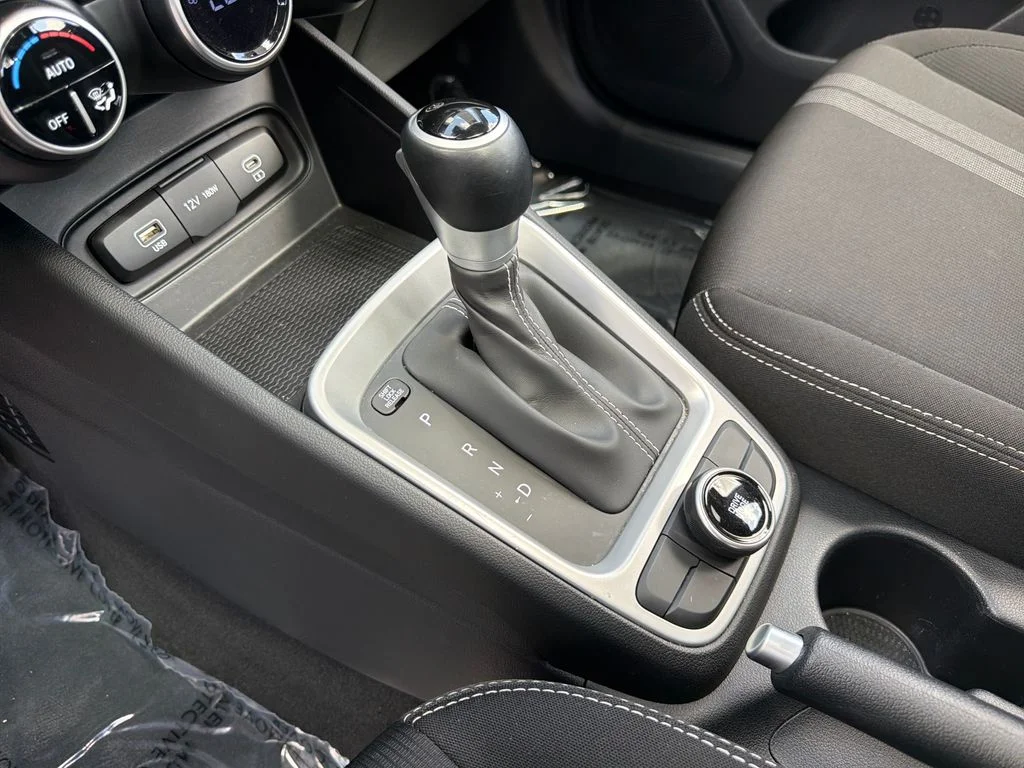 Used 2025 White Hyundai SEL image 20