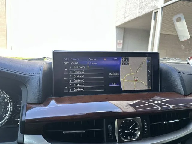 Used 2021 White Lexus 570 image 17