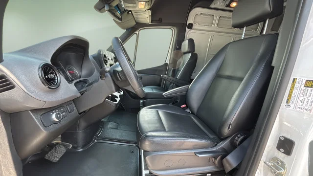 Used 2025  Mercedes-Benz Cargo 144 WB image 19