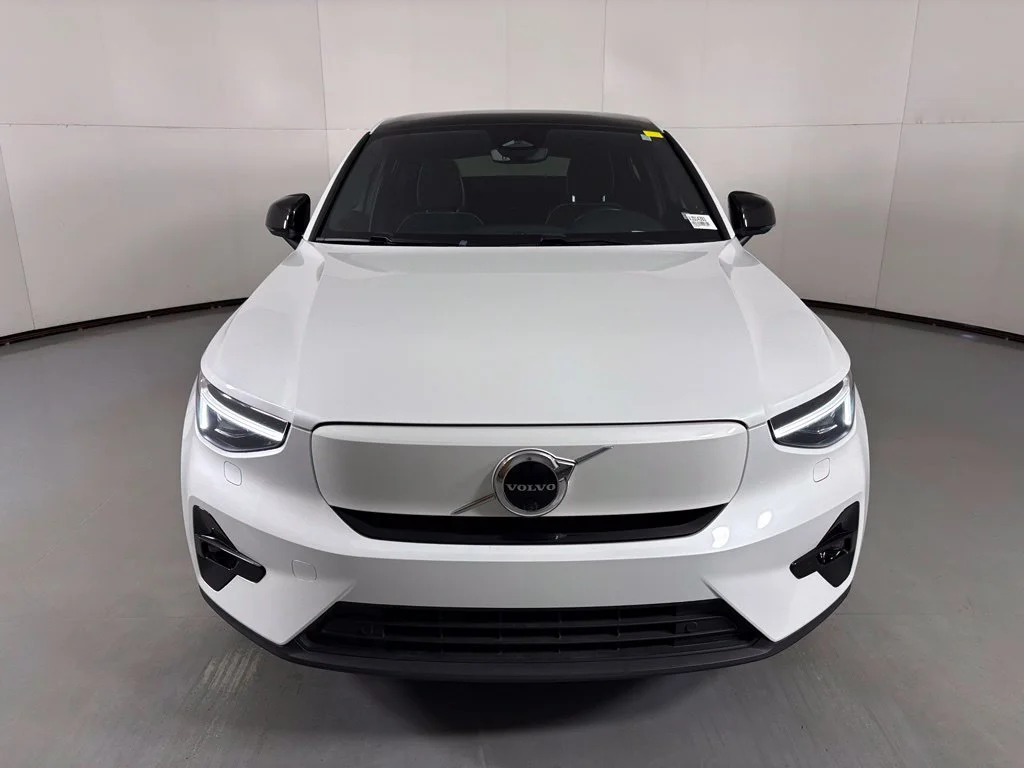Used 2023 White Volvo Ultimate image 3