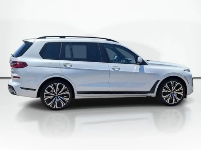 Used 2023 White BMW xDrive40i image 4