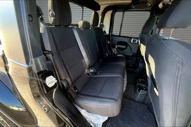 Used 2022 Black Jeep Altitude image 26