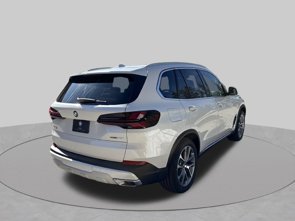 New 2026 White BMW xDrive40i image 5