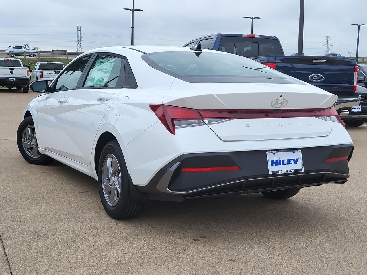 New 2026 Serenity White Hyundai SE image 3
