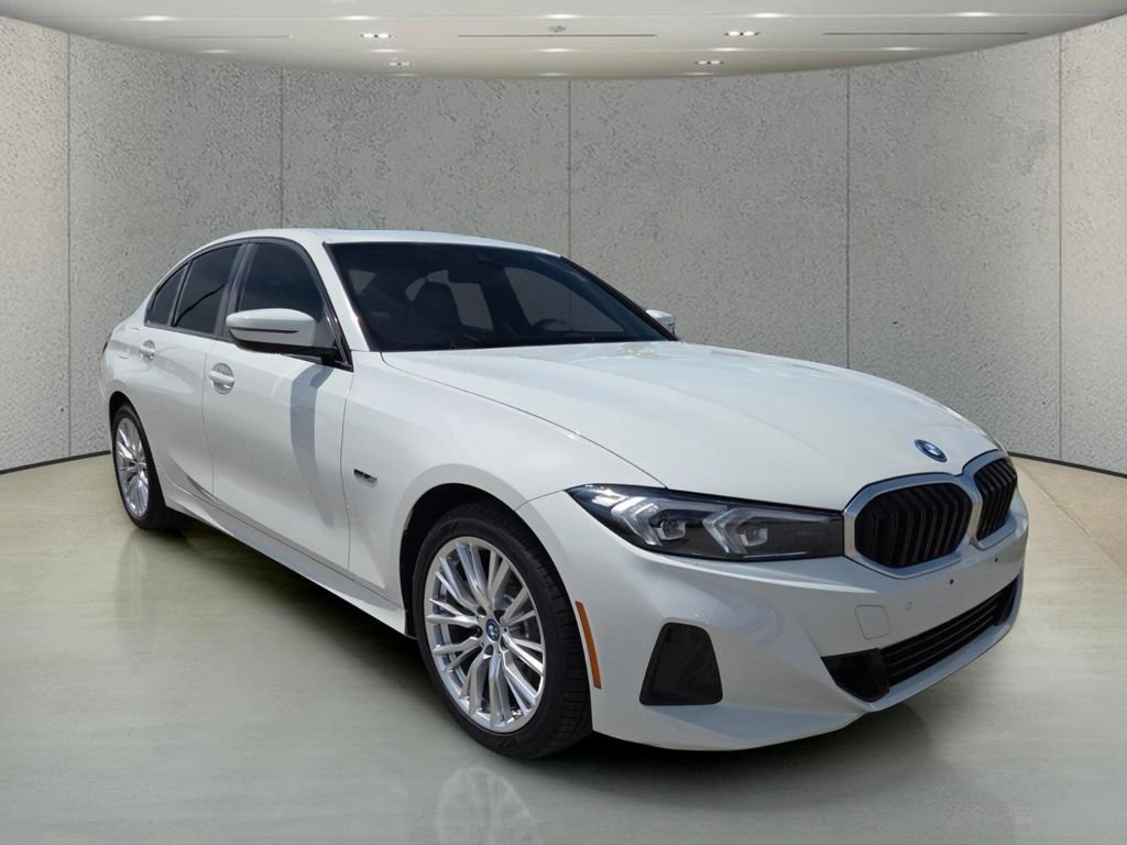 2023 BMW 3 Series 330e - Photo 13